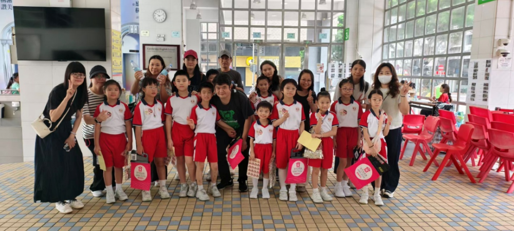 濠小親子參與“賣旗日”傳遞澳門社區溫情